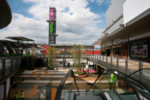 Vista del centro comercial Splau! de Cornell de Llobregat.