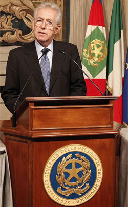 El excomisario europeo Mario Monti habla con la prensa tras su reunin con el presidente de la Repblica, Giorgio Napolitano, para formar nuevo Gobierno.