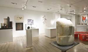 La muestra inaugural, titulada 'Dilogos escultricos', cuenta con la obra de trece artistas.