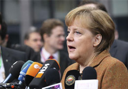 La canciller alemana, Angela Merkel, al llegar para asistir a la segunda jornada de reuniones de los jefes de Estado y Gobierno de la Unin Europea en Bruselas.