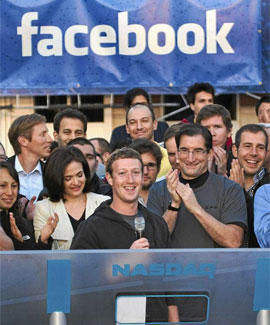 Zuckerber, sonriente, en el da del estreno de Facebook en la Bolsa de Nueva York | Foto: Efe