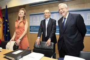 Montoro, acompaado hoy de los Secretarios de Estado, Antonio Beteta y Marta Fernndez Currs | Foto: Efe