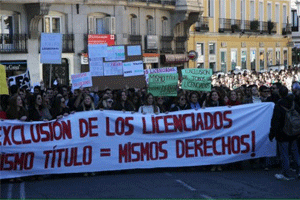 Alumnos de Derecho manifestndose en Madrid para que se excluyera del mster a los licenciados en Derecho.