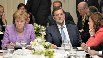 De izda. a dcha. la canciller alemana, Angela Merkel, en su ltima visita a Espaa con Mariano Rajoy y Soraya Senz de Santamara.