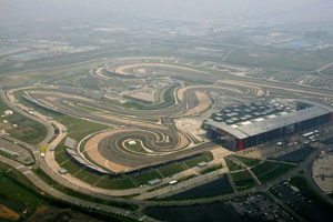 El circuito de Shanghai cost 300 millones de euros.