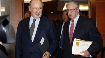 Victorio Valle, director general de Funcas, junto a Rodrigo Rato, expresidente de Bankia, en una imagen de archivo.
