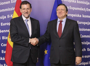 Mariano Rajoy conversa con Jose Manuel Barroso