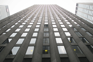 Las oficinas de Wachtell ocupan diez plantas del edificio sede de la CBS, en la calle 52 de Nueva York.