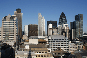 La City de Londres concentra la mayora de los grandes bufetes de Reino Unido y del mundo, que pagan altos salarios a sus letrados.