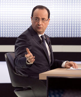 Hollande, en un momento de la entrevista de este jueves en una cadena francesa