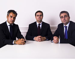 De izquierda a derecha, Israel Gmez, Gerard Prez y Ral da Veiga, fundadores del bufete Gold Abogados.