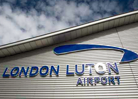 Abertis confirma conversaciones con Aena para la venta del aeropuerto londinense de Luton