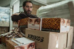 La distribucin snacks creando marcas como Krikos es el objeto de negocio de esta firma que junto con dos socios cre Vctor R. Alonso.