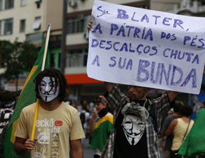 Manifestantes protestan en Brasil.