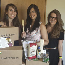 Lorena Luque (en el centro) junto al equipo de Foodinthebox.es