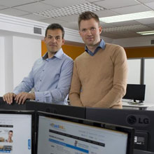 Packlink. Javier Bravo, a la izquierda, junto a su socio Ben Askew-Renaut. Estos emprendedores crearon esta empresa en enero de 2012 y su objetivo es convertirla en la firma de referencia en Europa.