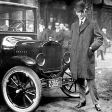 Herny Ford. cre en 1908 el Modelo T del que vendi ms de 15 millones de unidades. Pero perdi su liderato al no comprender que el mercado es dinmico y precisa cambios. Su error fue descuidar la vigilancia de sus competidores despreciendo sus adelantos.