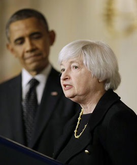 Obama observa a la nominada para presidir la Reserva Federal, Janet Yellen, en un momento de su comparecencia