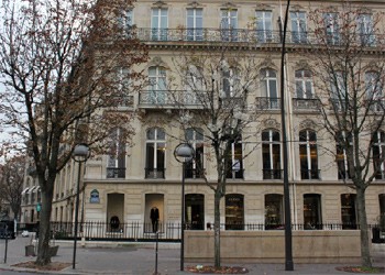 Imagen de un edificio en la Avenida Montaigne de Pars.