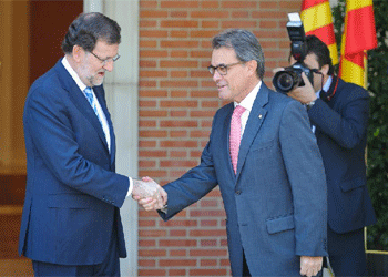 Mariano Rajoy recibe a Artur Mas en Moncloa.