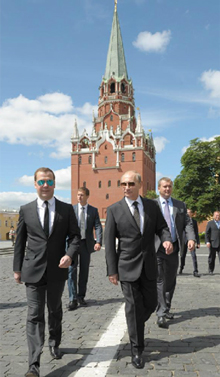 El presidente ruso, Vladimir Putin, y el primer ministro, Dmitry Medvedev (izquierda).