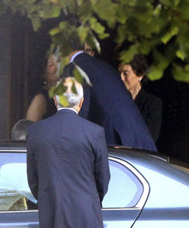 Ana Botn despide a Felipe VI tras su visita para dar el psame por la muerte de su padre, Emilio Botn