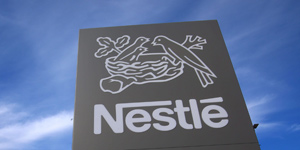 Nestl, Facebook, Axa... 200 empresas se comprometen a crear 100.000 empleos y becas laborales