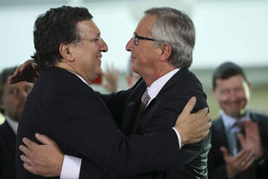 Barroso saluda a su sucesor al frente de la Comisin Europea, Jean-Claude Juncker
