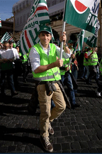 Los sindicatos amenazan al primer ministro Renzi con la huelga general