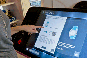 Escaparates virtuales y etiquetas inteligentes en la tienda del futuro