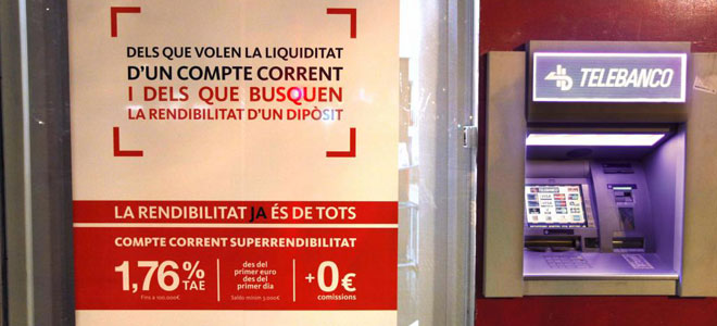 Sucursal de Banco Santander en Barcelona con la publicidad de un depsito remunerado al 1,76%
