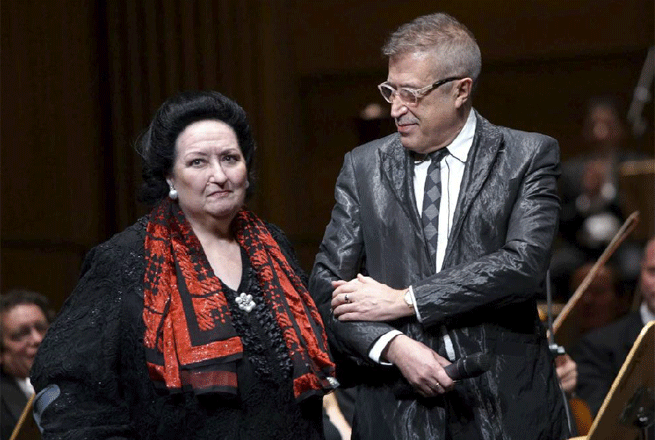 La soprano Montserrat Caball, acompaada por el director de escena Emilio Sagi, durante el homenaje recibido en el Teatro Real, en Madrid, el pasado 12 de diciembre.