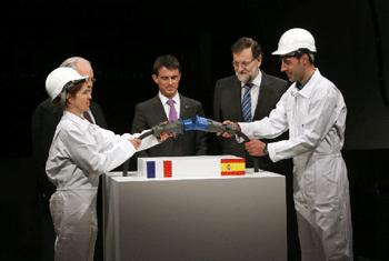 El primer ministro francs, Manuel Valls, y el presidente del Gobierno, Mariano Rajoy, hoy en la inauguracin de la interconexin elctrica entre Espaa y Francia.