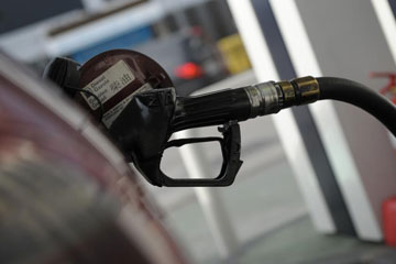 Repsol, Cepsa y otras tres petroleras, multadas con 32 millones por pactar precios