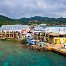 Puerto de la isla Roatan en Honduras.